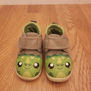 Ikiki Dragon Squeeqy Shoes Size 5